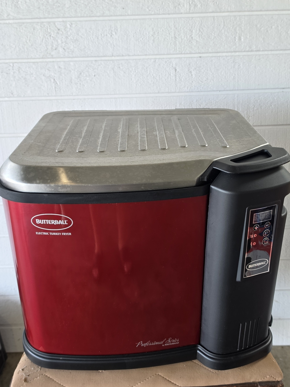Butterball XXL Masterbuilt  Red Electric Turkey Fryer - Professional Series